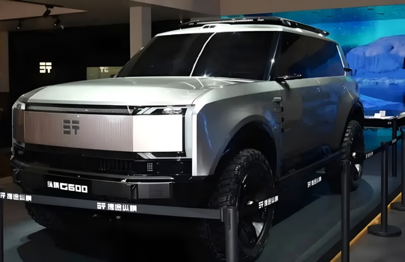 В Китае представлен футуристичный гибридный внедорожник Jetour Zongheng G600, призванный конкурировать с Tank 700.