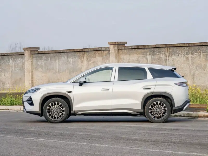 В Китае BYD Song Ultra EV дебютирует перед началом предпродаж 5 марта.