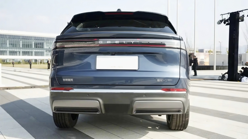 В Китае дебютировал Geely Galaxy M7 PHEV с запасом хода 225 км на электричестве и 1730 км суммарно.