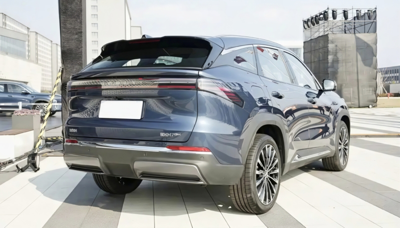 В Китае дебютировал Geely Galaxy M7 PHEV с запасом хода 225 км на электричестве и 1730 км суммарно.