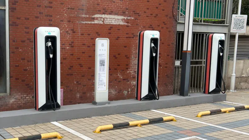 В Китае обновленный люксовый минивэн Zeekr 009 получил мощность 912 л.с.