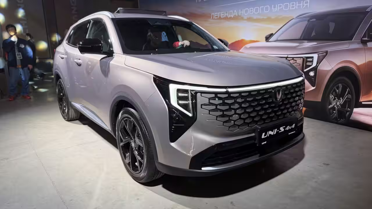 В России стартовали продажи нового полноприводного кроссовера Changan UNI-S, уточняется его цена. В России стартовали продажи нового полноприводного кроссовера Changan UNI-S, уточняется его цена.