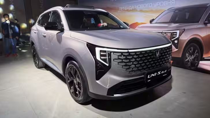 В России начались продажи нового полноприводного кроссовера Changan. Сколько стоит Changan UNI-S 4×4
