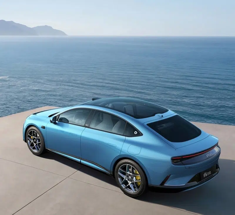 В Китае показали дизайн роскошного лифтбек-седана Smart #6 EHD до премьеры в Пекине 2026 года.