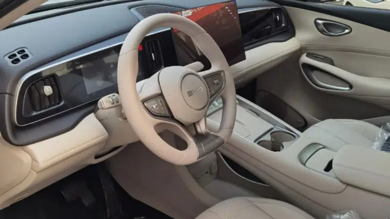 В Китае у дилеров накапливаются новые BYD Sealion 05 DM-i с запасом хода 305 км.