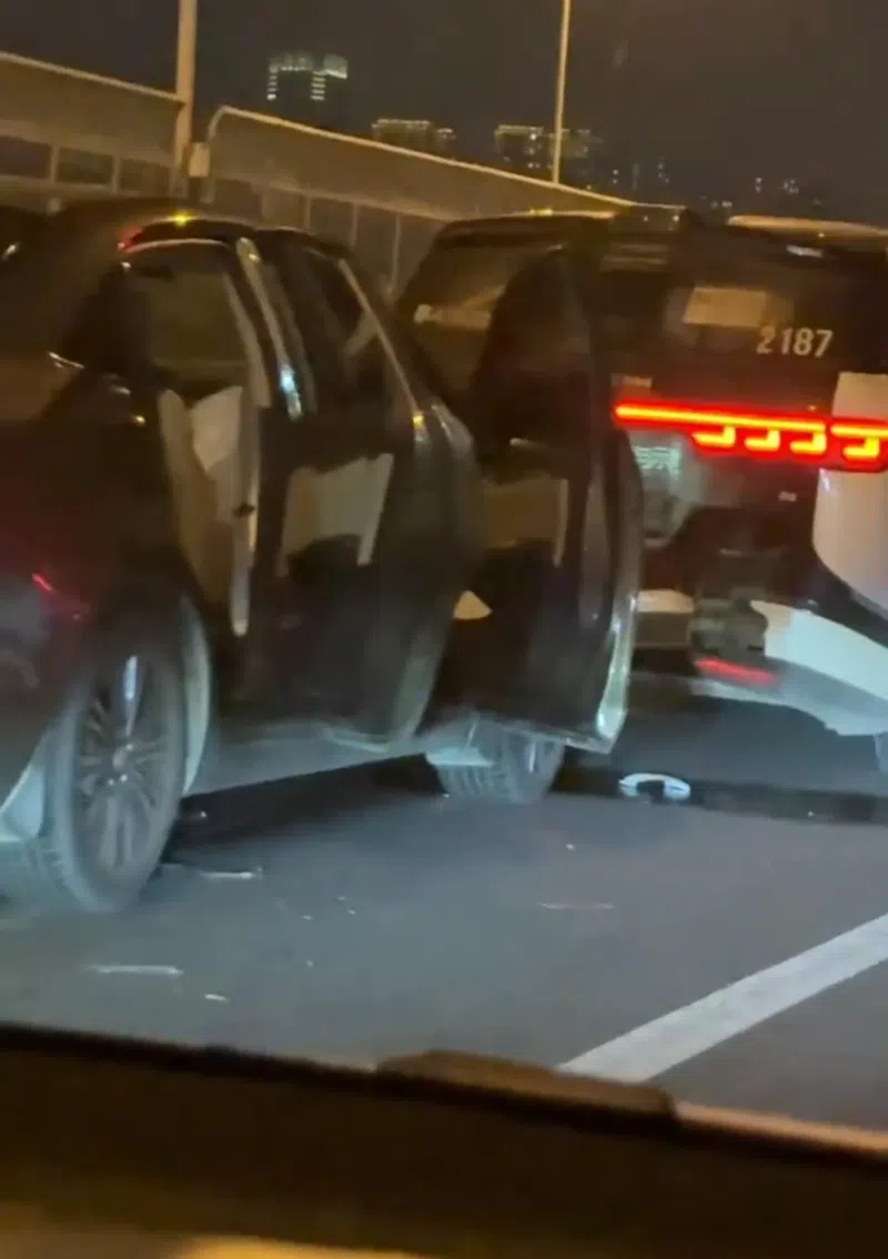 В Китае роботакси Apollo Go столкнулись с массовым сбоем, оставив пассажиров без возможности движения на эстакадах.