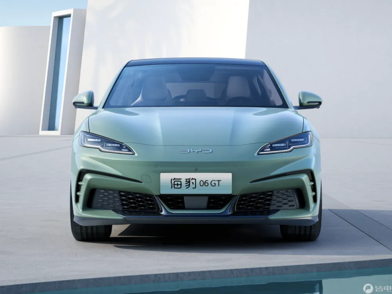 В Китае BYD представил седан Seal 06 GT и универсал Seal 06 DM-i с технологией flash charging, стартовая цена от 16,200 USD.