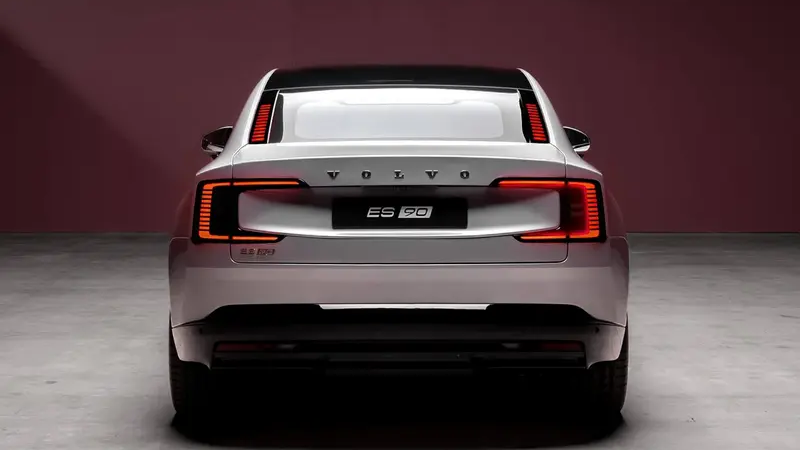 В Китае Volvo представит выпускаемые локально электромобили EX90 и ES90 на мероприятии в честь 99-летия 15 апреля.