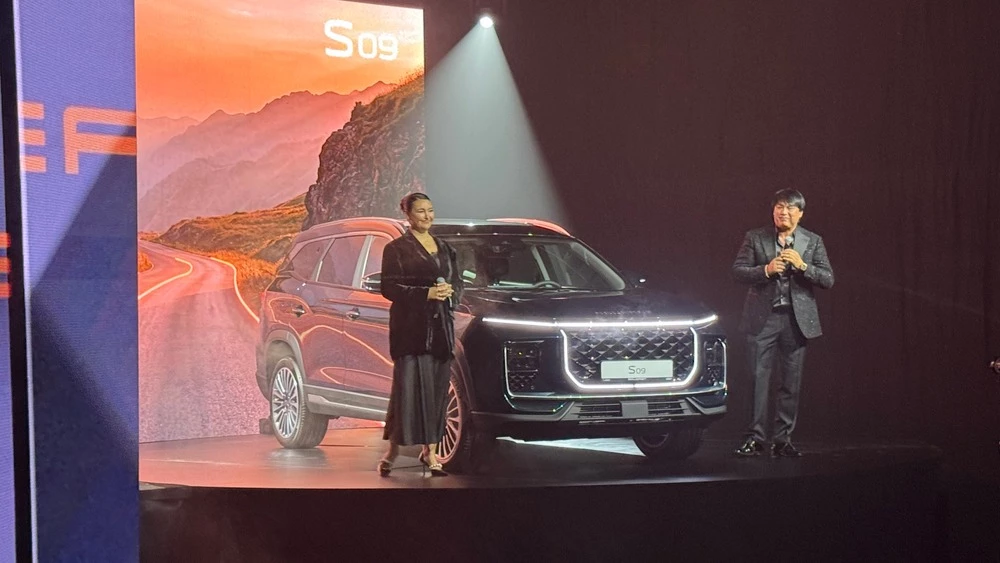 Кроссовер Soueast S09 сбоку спереди в казахстане