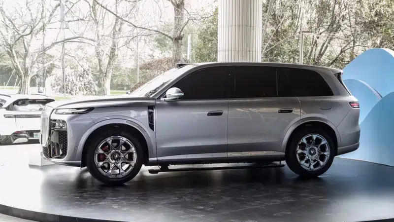 В Китае представлен SUV Dongfeng Voyah Taishan X8 с системами Huawei HarmonyOS и силовыми установками 800В (PHEV/EV).