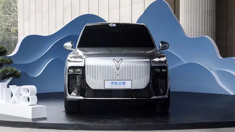 В Китае представлен SUV Dongfeng Voyah Taishan X8 с системами Huawei HarmonyOS и силовыми установками 800В (PHEV/EV).