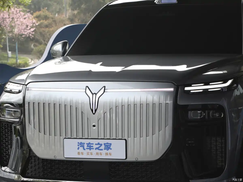 В Китае представлен SUV Dongfeng Voyah Taishan X8 с системами Huawei HarmonyOS и силовыми установками 800В (PHEV/EV).