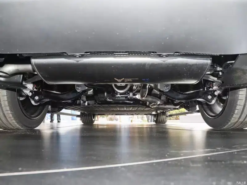 В Китае представлен SUV Dongfeng Voyah Taishan X8 с системами Huawei HarmonyOS и силовыми установками 800В (PHEV/EV).