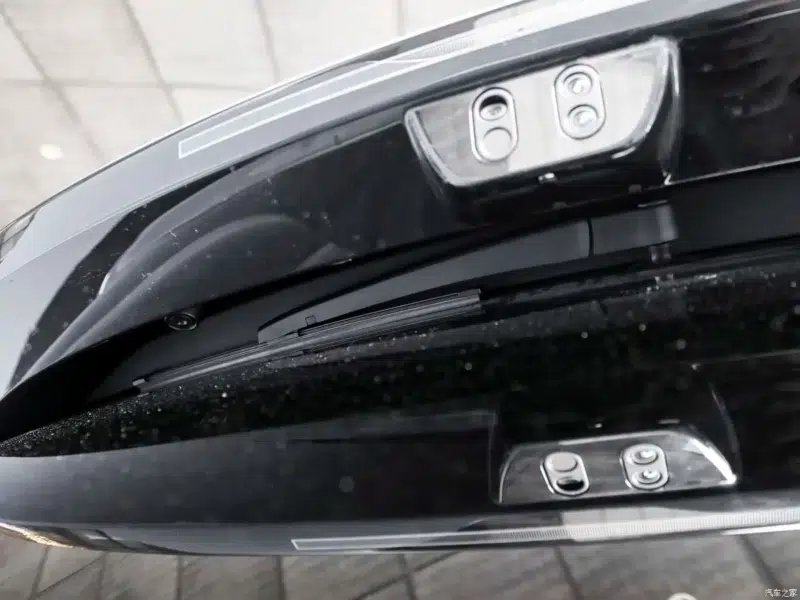 В Китае представлен SUV Dongfeng Voyah Taishan X8 с системами Huawei HarmonyOS и силовыми установками 800В (PHEV/EV).