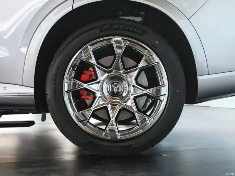 В Китае представлен SUV Dongfeng Voyah Taishan X8 с системами Huawei HarmonyOS и силовыми установками 800В (PHEV/EV).